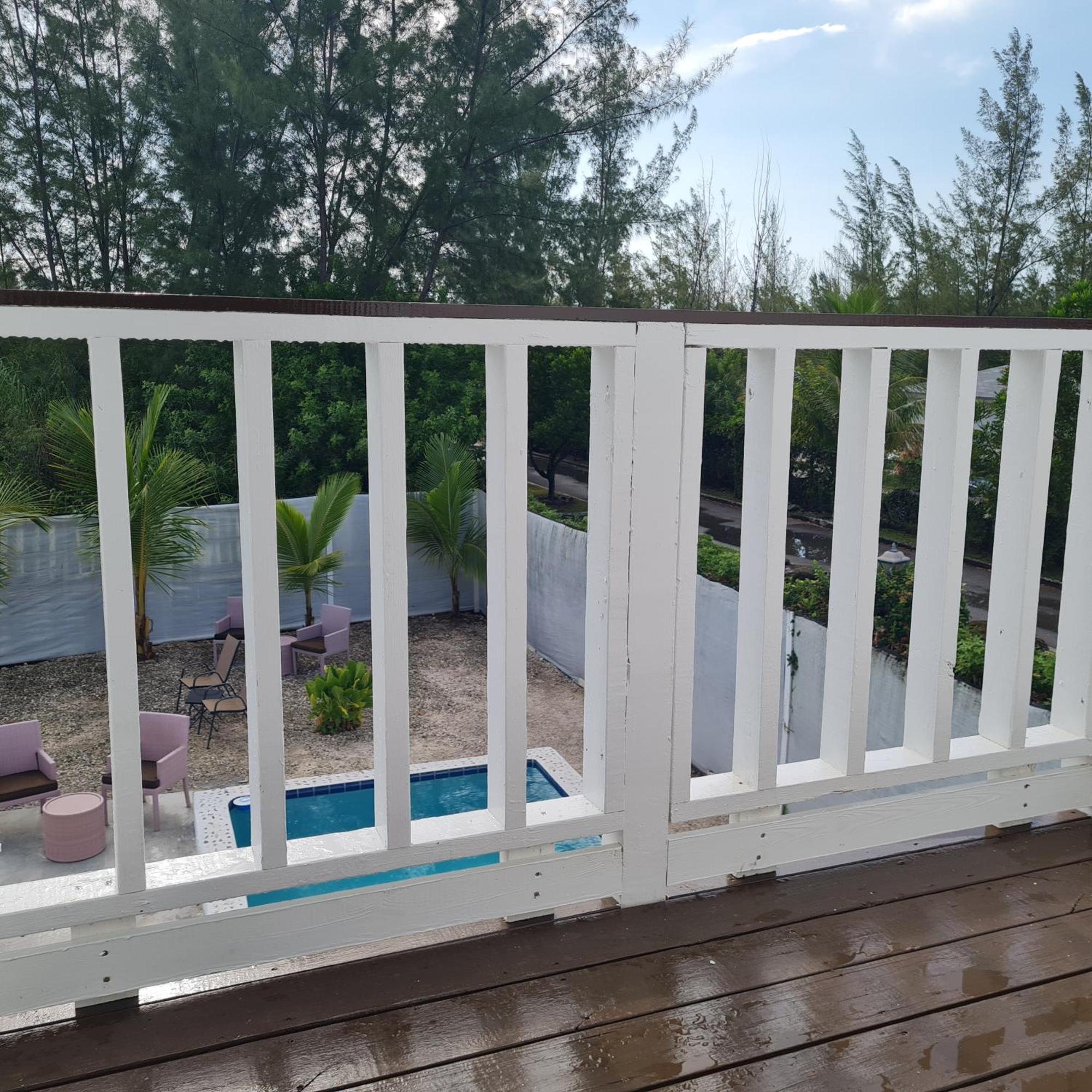 Bell At The Airport Adults Only - Free Airport Transportation Apartment