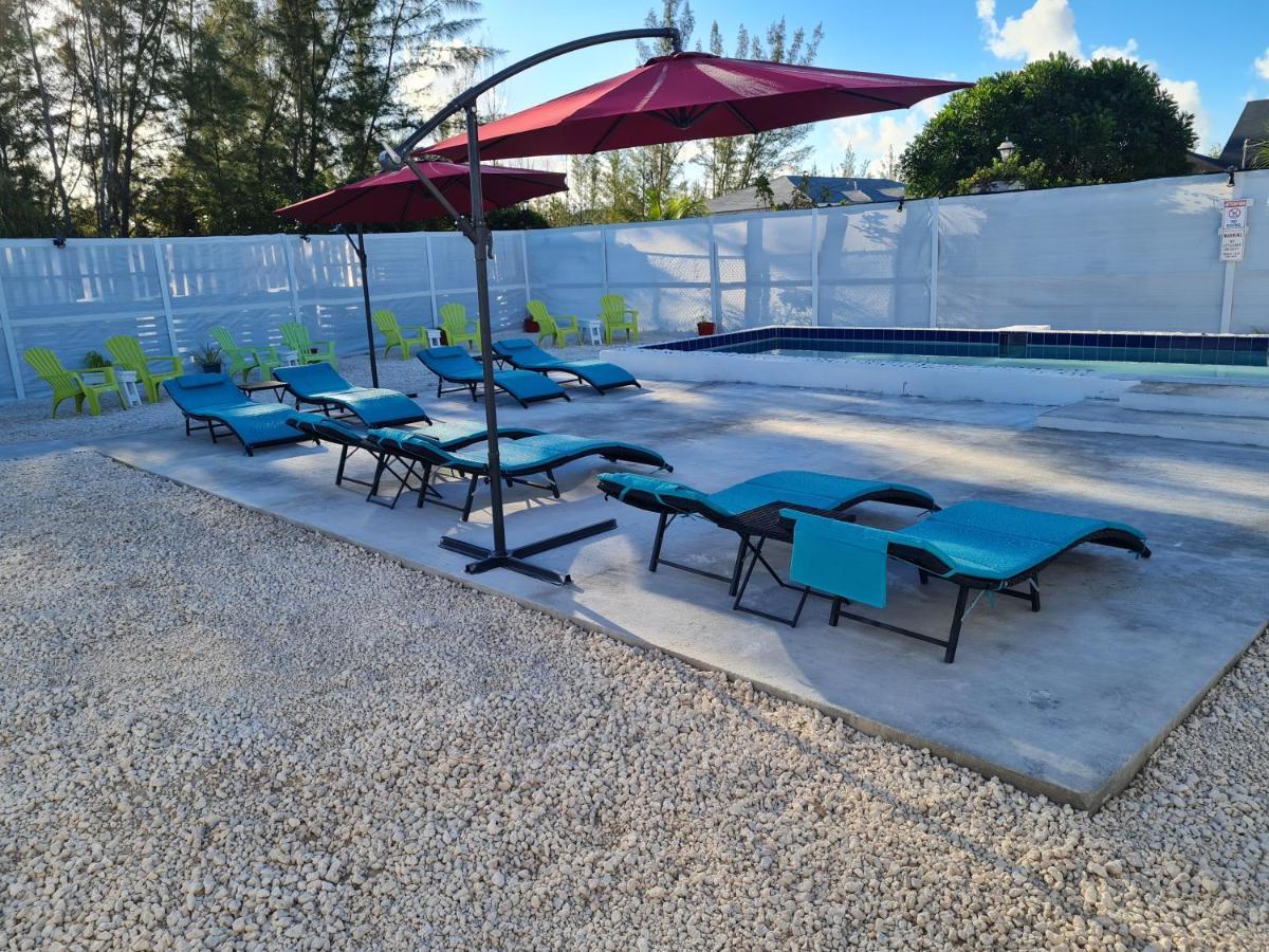Bell At The Airport Adults Only - Free Airport Transportation * Nassau
