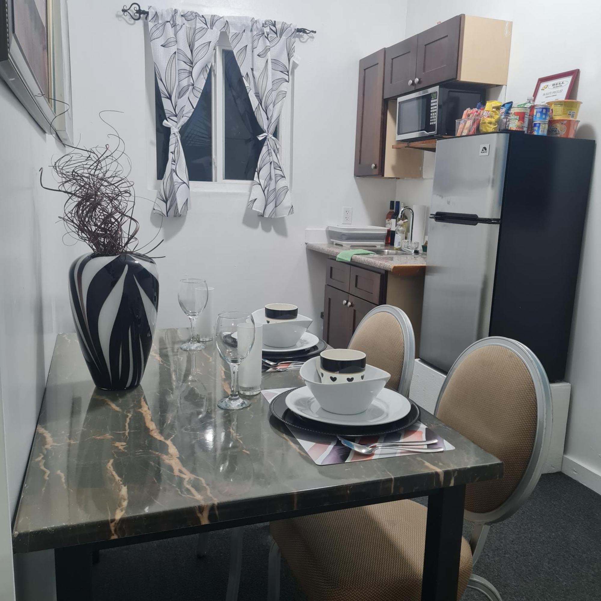 Bell At The Airport Adults Only - Free Airport Transportation Apartment