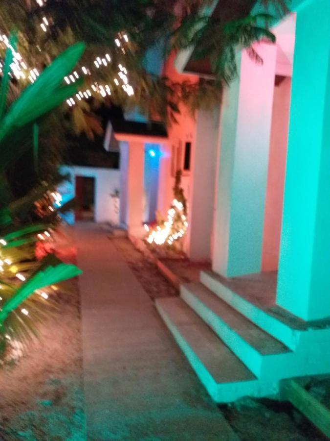 Bell At The Airport Adults Only - Free Airport Transportation Apartment Nassau